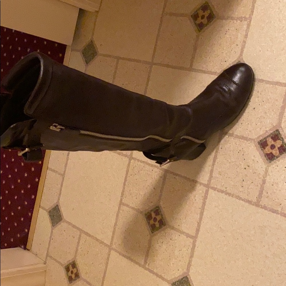 Brown leather Chanel boots! - Picture 5 of 7